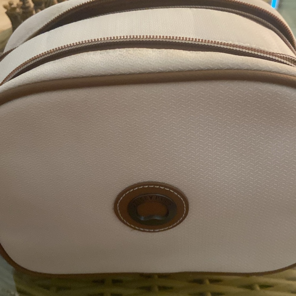 Delsey Paris Chatelet Air 2.0 Toiletry Bag Angora White Travel Kit Case